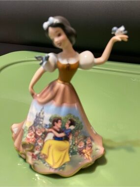 Collectors porcelain figurine. Snow White.